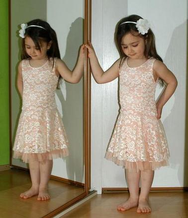 Společenské krajkové šaty s tylem i pro družičku, 98