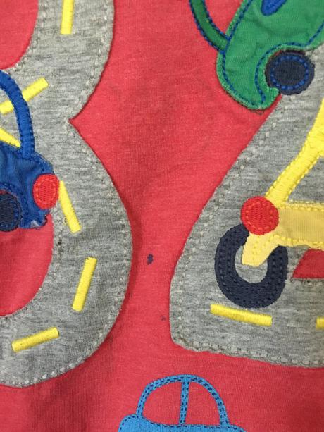 Červené tričko s autem, 98