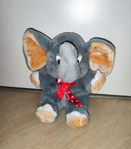 Plyšový sedící slon, 