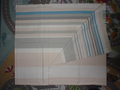 Ubrus na stůl obdélníkový + 4 ubrousky obdélník.,