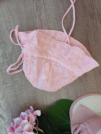 Růžový klobouček, 74