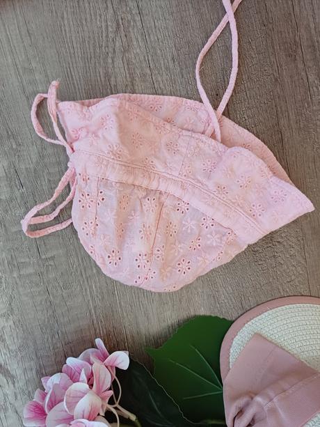 Růžový klobouček, 74