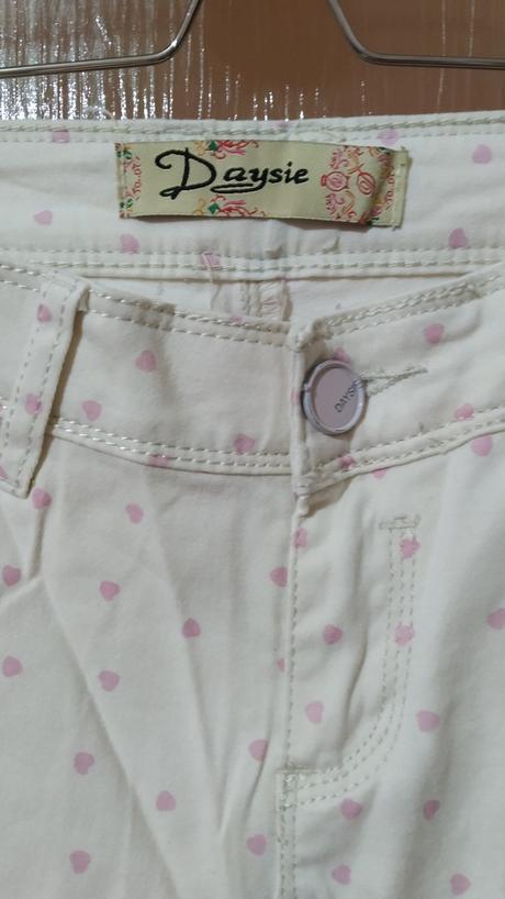 Letní srdíčkové džíny, 38