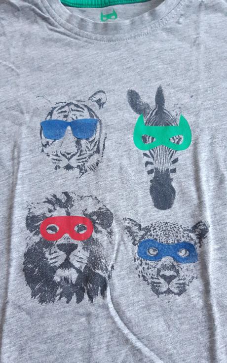 Šedé triko, lupilu,104