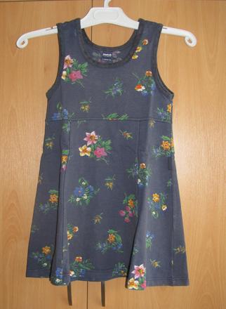 Dívčí šaty s květy, 116