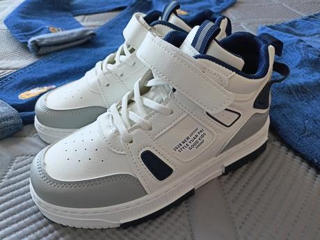 2x nové džíny s tenisky, 128/134, 128 / 134