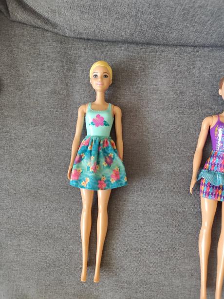 Barbie color reveal mattel.cena za kus, 