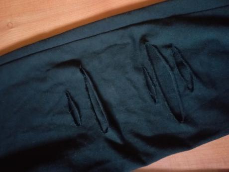 Černé díravé tepláky vel. 152, 152