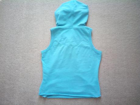 Tyrkysová sportovní vesta, 152