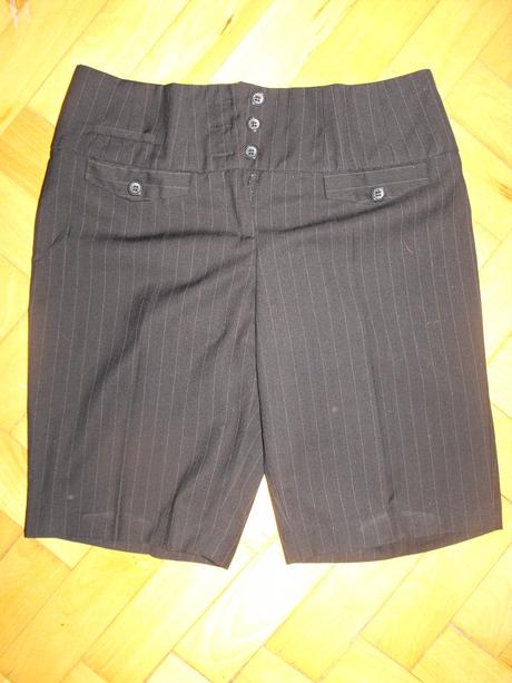 Elegantné šortky čierne s jemným pruhom, bonprix,164