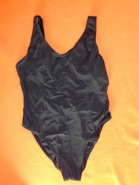 Černé jednodílné prošívané plavky, 42