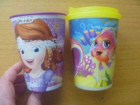 8 ks dětského plastového nádobí,