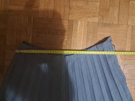 Lehká skládaná sukně, 38
