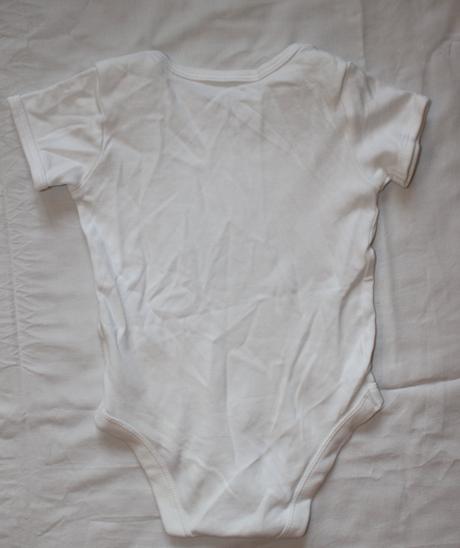 Bf186. bílé body 9-12 měs., tu,74