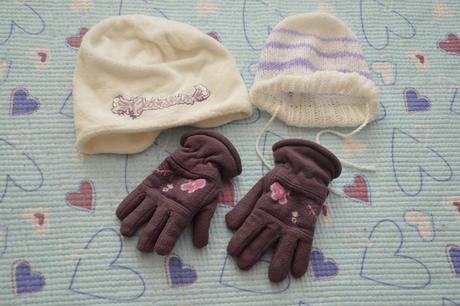 2x čepice, 1x rukavice, cena za vše., 98
