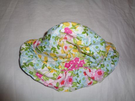 Nádherný květovaný kloubouček  od gapu, gap,68