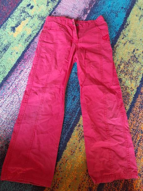 Sytě růžové plátěné kalhoty se srdíčkem na holku, 116