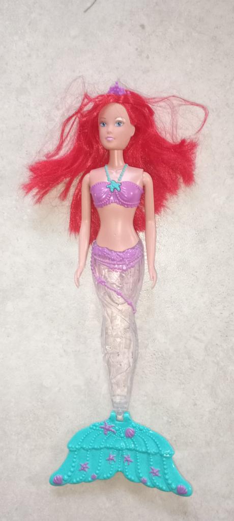 Barbie se svítící ploutví, 