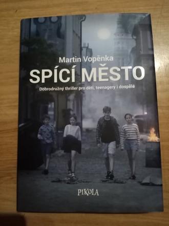 Kniha spící město,