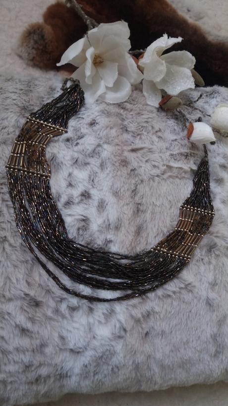 Korálkový náhrdelník / nepřehlédnutelný šperk, 