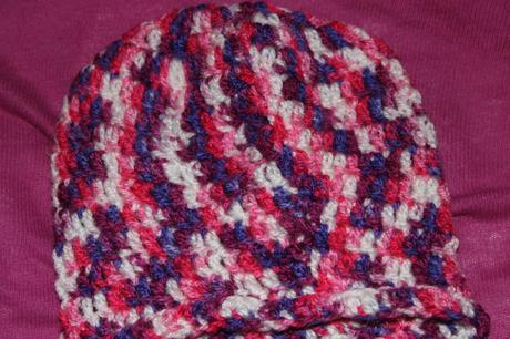 Dívčí háčkovaná čepička barvičky obv. 28 - 31 cm, <50