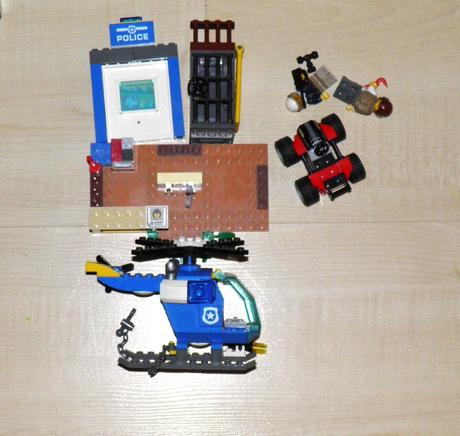 Lego juniors 10751 policejní honička v horách,