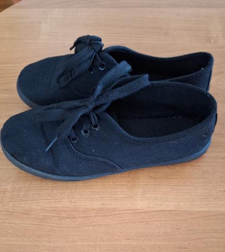 Tenisky zavazovací černé vel 33, 33