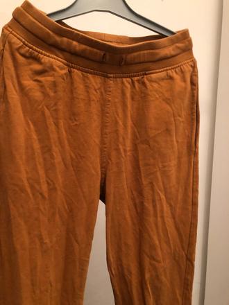 Skořicové tepláky, 140