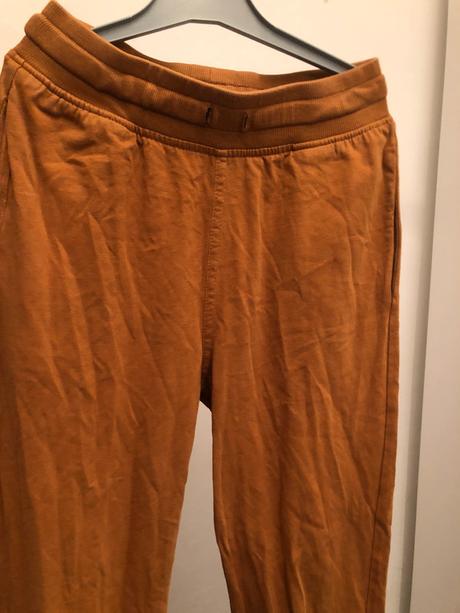 Skořicové tepláky, 140