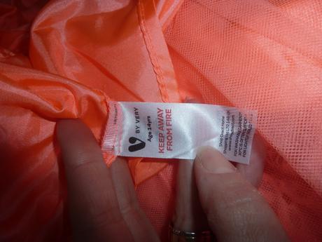 Krajkové šaty s bohatou spodničkou, 164