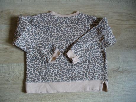 Mikina s gepardím vzorem zn. destination vel. 134, 134
