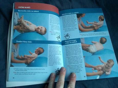 Kniha cvičíme s kojenci a batolaty, 