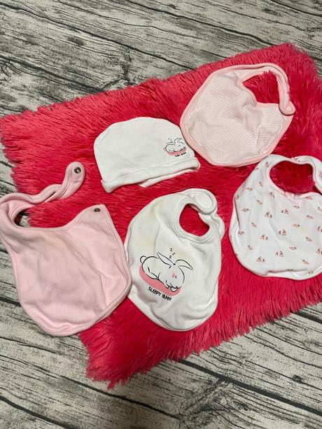 Bryndáky a čepice sinsay, 