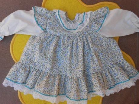 Kytičkované šaty, 74