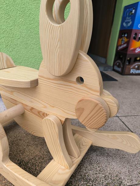 Houpací zajíc dřevěný, 