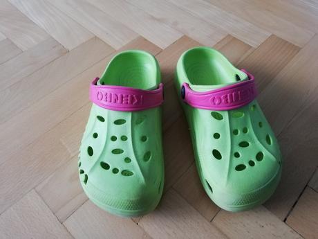 Pantofle k vodě, 30