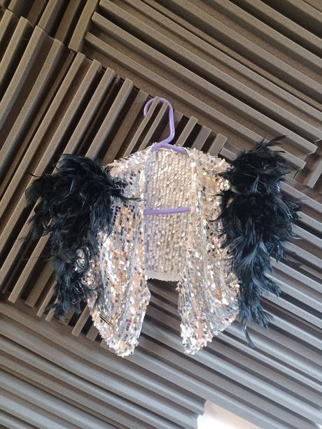 Třpytivé bolerko s flitry a peřím, karneval,