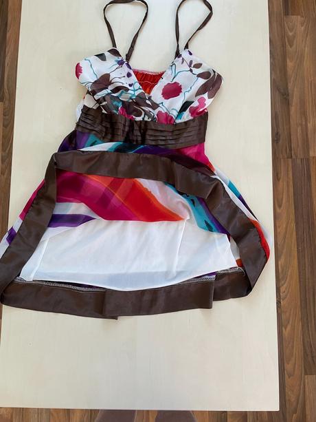 Letní šatičky, vel není cca xs/s, kosmetické vady, s