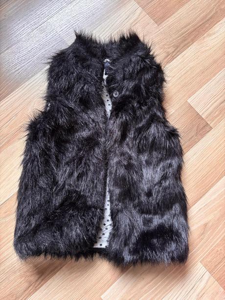 Dívčí chlupatá vesta, 116