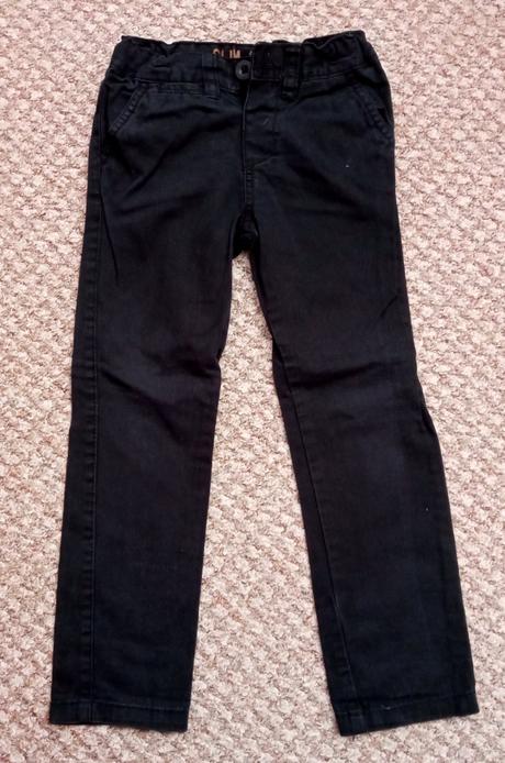 Černé kalhoty s regulací v pase vel.104/110, 110