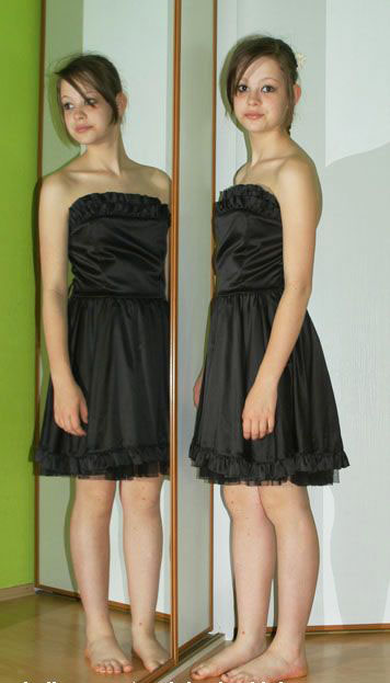 Společenské krátké černé saténové šaty i na léto, 38