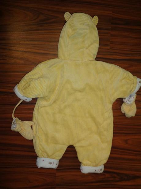 Teploučká žlutá sametová kombinéza, 68