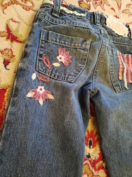 Džíny s květinami, 104
