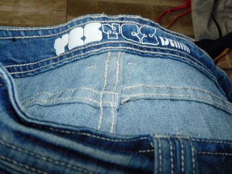 Moderní dámské džíny, 36