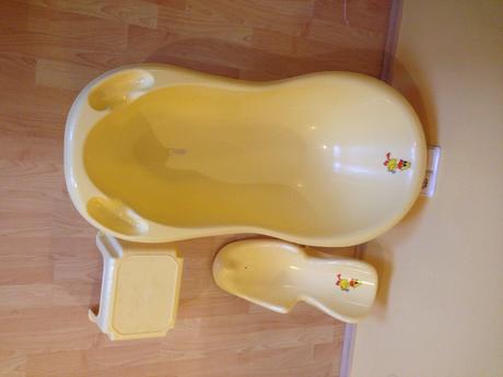 Vanička s lehátkem a stupínek k umyvadlu, 
