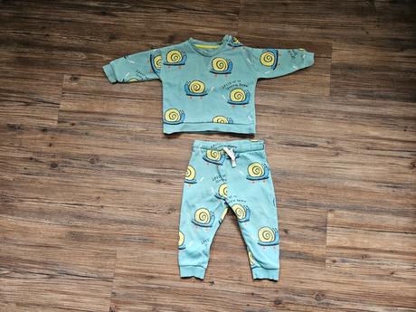 Tepláková souprava tepláky mikina šnek fred and fl, 74