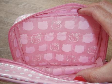 Kosmetická kabelka hello kitty,