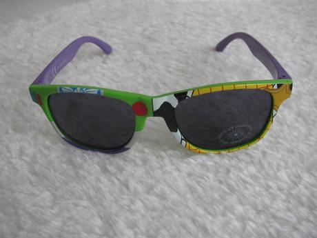Krásné barevné sluneční brýle, disney