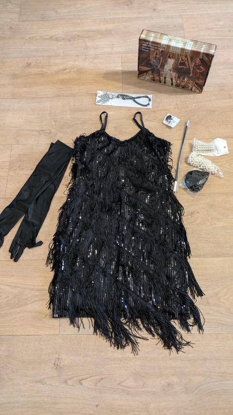 Ka243 flitrové třásňové šaty 20 - léta vel. 38,