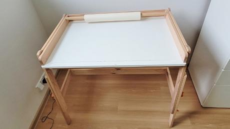 Dětský nastavitelný rostoucí stůl / stolek ikea,